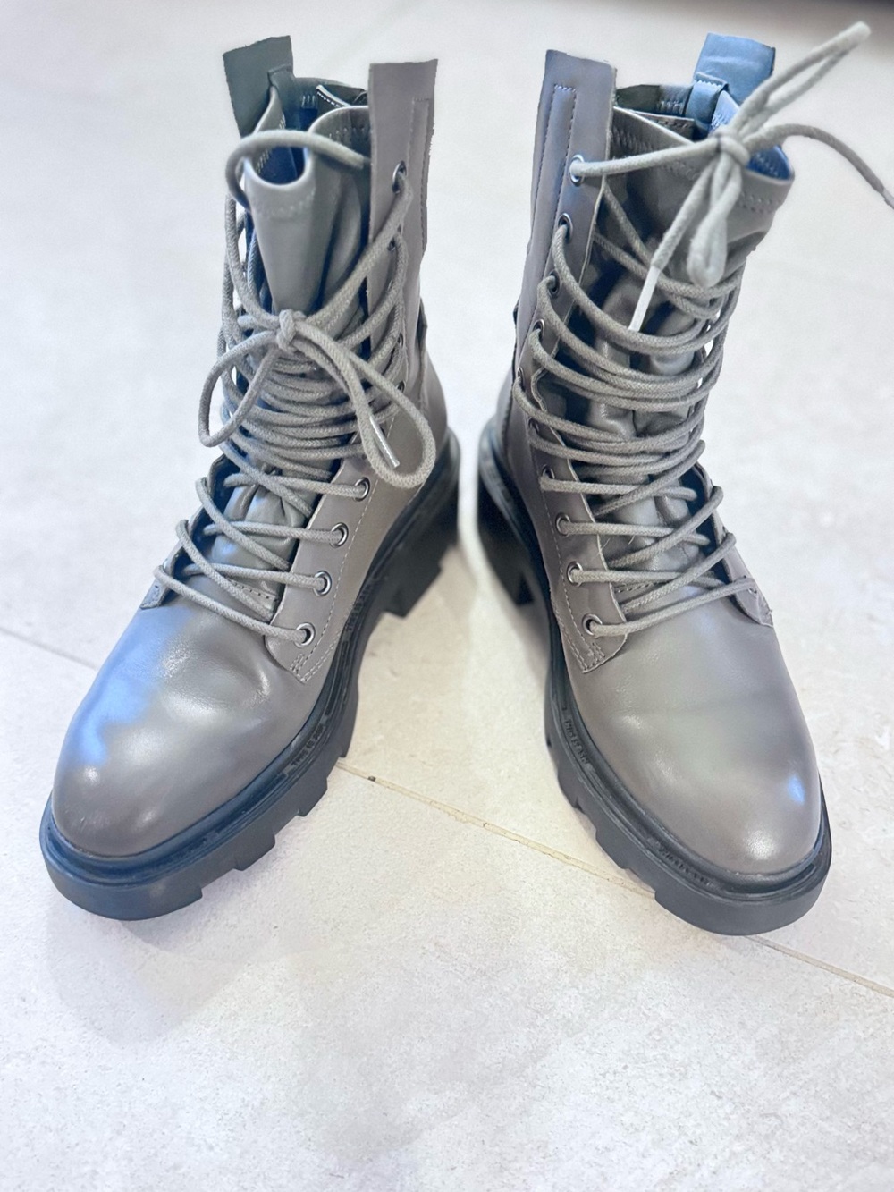 Ash Maddox boots in green eu37